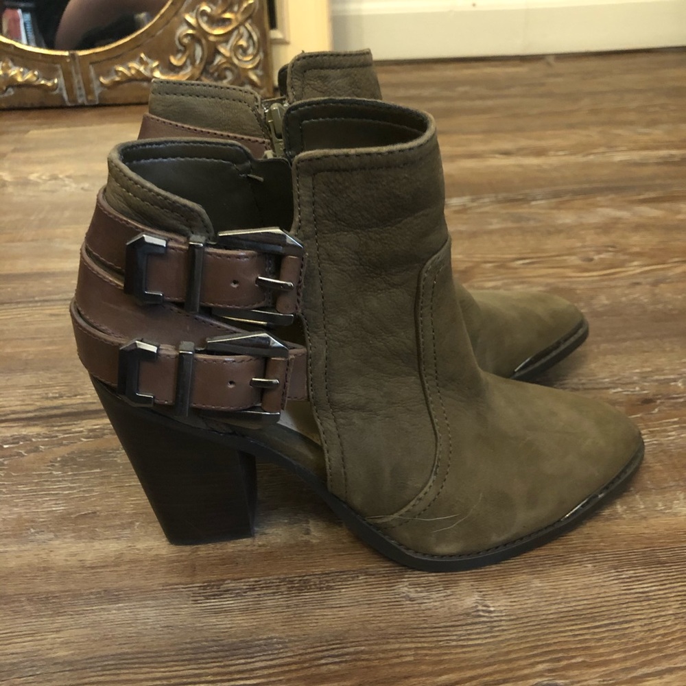 NWT Gianni Bini Ankle Booties
